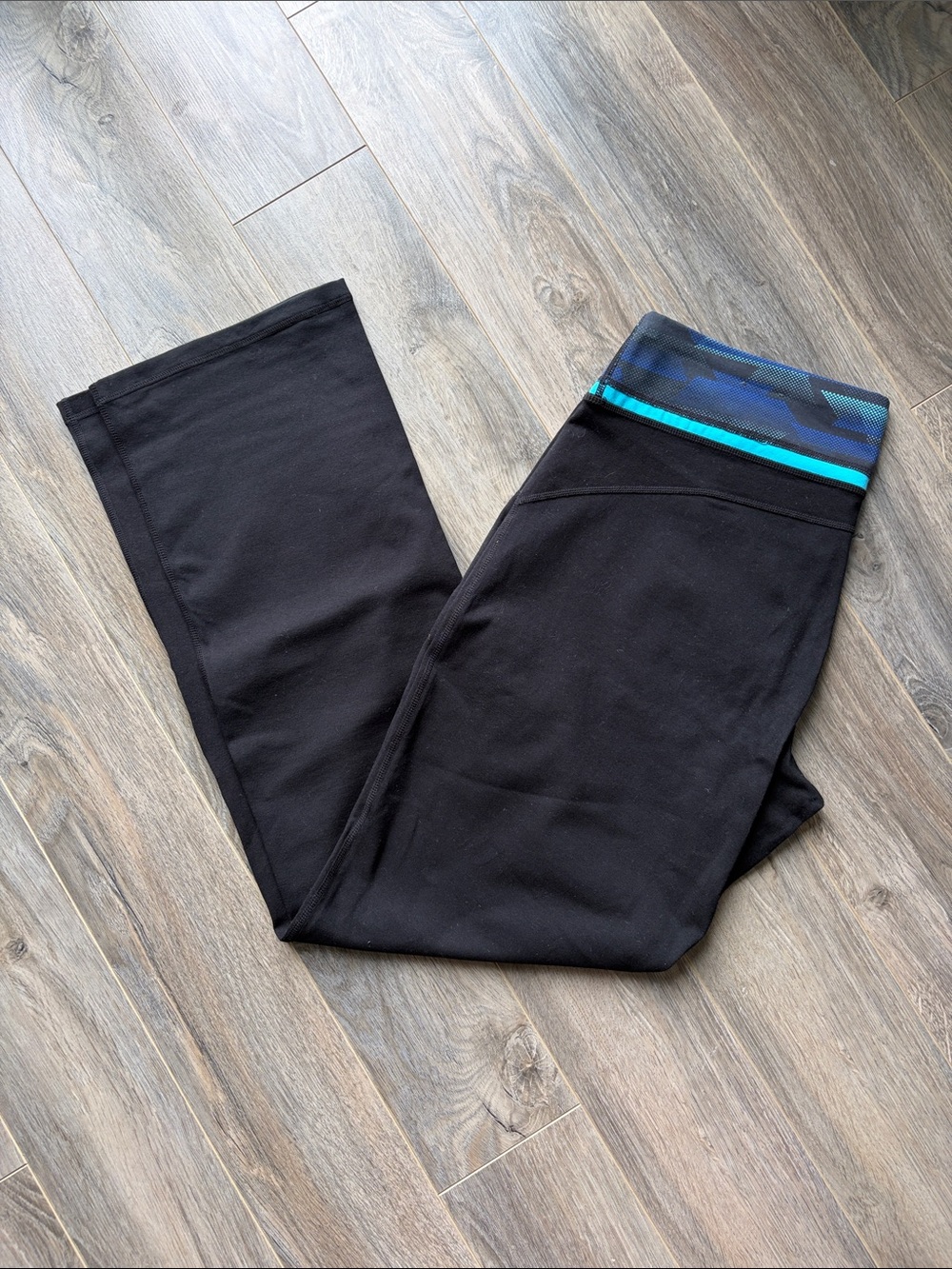 Hyba Activewear Black Flare Leggings with Blue Teal Waistband